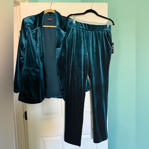 Rachel Roy Teal Velvet Women's Suit - Picture 2 of 7